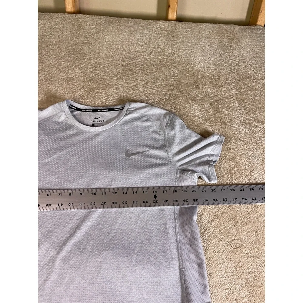 Nike Dri-FIT Running Shirt Womens Large Gray Short Sleeve Athletic Top Swoosh